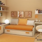 Švelnių, šiltų tonų oranžinis kambarys