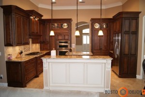 Nuostabus klasikinio stiliaus virtuvės pavyzdys