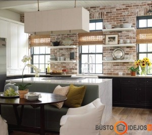 Virtuvės ir valgomojo baldų spalvų gama nuostabiai tinka prie plytų mūrinio