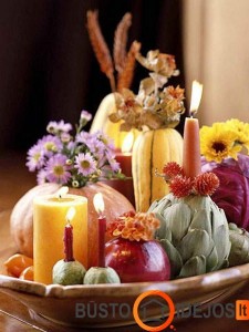 Rudeniška žvakių ir daržovių simfonija ant stalo