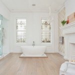 Modernus vonios kambarys su klasikos nuotrupomis